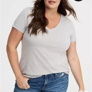 Torrid Light Gray V-Neck Short Sleeve Tee